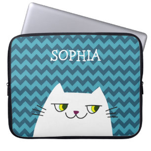 Mit Monogramm weiße Katze und blaues Zig Zag Laptopschutzhülle