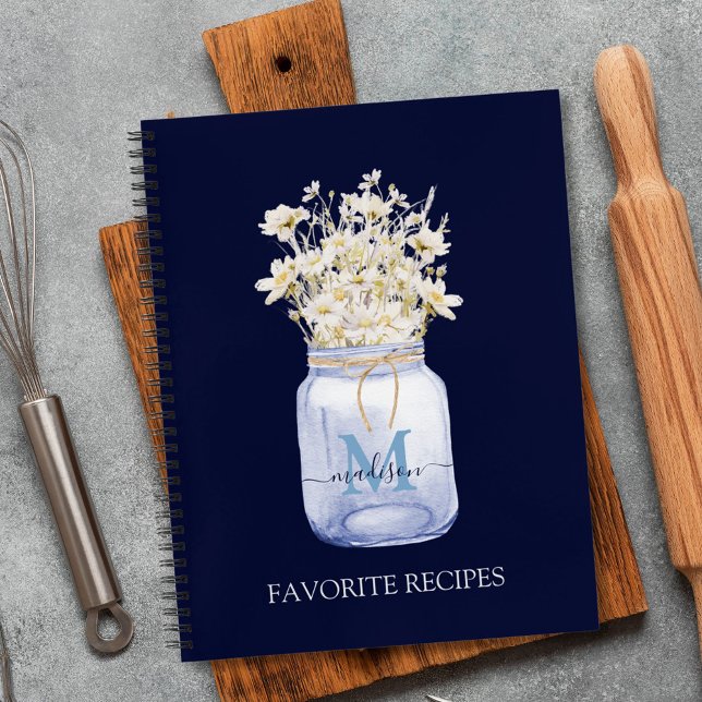 Mit Monogramm White Daisy Blume in Mason Jar Rezep Notizbuch (In situ)
