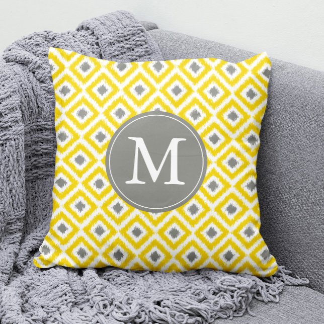 Mit Monogramm Yellow Greonds Ikat Pattern Kissen (Von Creator hochgeladen)