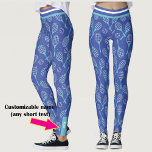 Mit Namen 💙 🎾 blaues 🎾 Leggings<br><div class="desc">NEU! Niedliches, Phantastisches, einzigartiges blau-weißes Tennismuster mit einer Mischung aus Tennisschlägern und Tennisbällen auf dunkelblauem Hintergrund. Maßgeschneiderter Name am unteren, verlassen Bein</div>