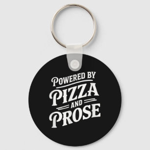 Mit Pizza und Prosa betrieben Schlüsselanhänger