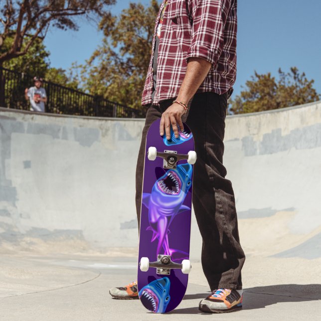 Mit Sharks Skateboard (Außenbereich 2)