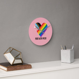 Mit Stolz gefertigt Regenbogen-Herz Custom Modern  Runde Wanduhr