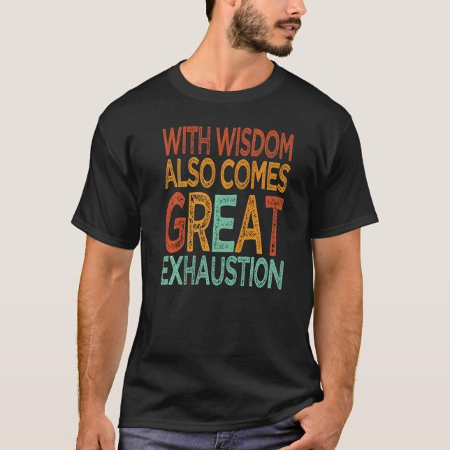 Mit Weisheit kommt auch eine große Erschöpfung PUN T-Shirt (Vorderseite)