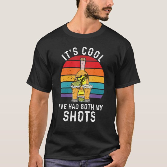 Mit zwei Shots Tequila geimpft T-Shirt (Vorderseite)