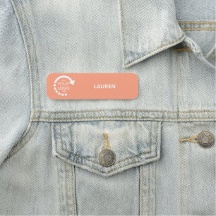 Mitarbeiter der Firma für benutzerdefinierte Logos Namensschild