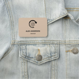 Mitarbeiter der Firma für benutzerdefinierte Logos Namensschild