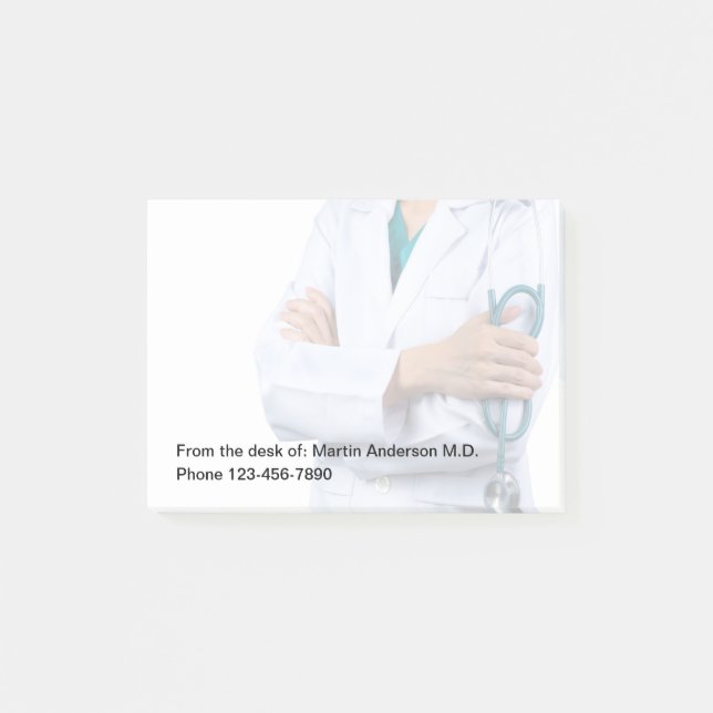 Mitarbeiter des Arztes am Schreibtisch Post-it Klebezettel (Vorderseite)