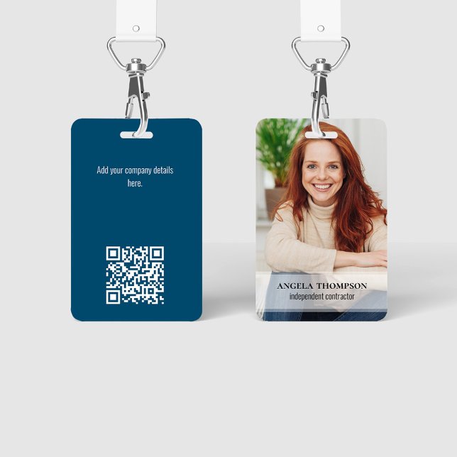Mitarbeiter-Foto Name und Titel QR-Code Ausweis (Simple photo badges with a full bleed photo template. )