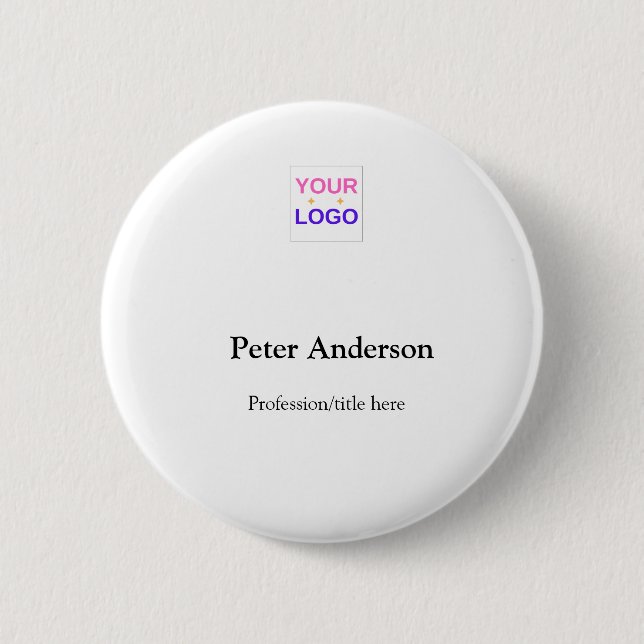 Mitarbeiter im Geschäft mit kundenspezifischem Unt Button (Vorderseite)