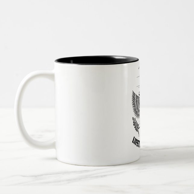 Mitglied des Team Pope Lifetime Zweifarbige Tasse (Links)