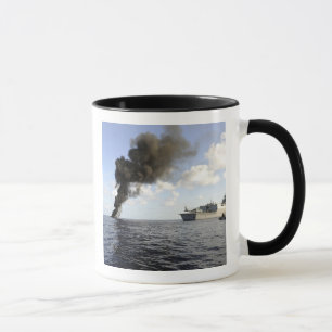 Mitglieder der US-Küstenwache Tasse