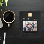 Mitglieder des Business Foto Teams benennen Black  Planer<br><div class="desc">Personalisieren und fügen Sie Ihr eigenes Business-Logo,  Team-Foto,  Jahr. Schwarzer Hintergrund,  weißer Text. Zurück: Ihr Logo und Ihre Website-Adresse.</div>