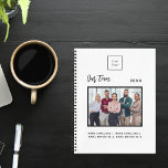 Mitglieder des Business Foto-Teams benennen White  Planer<br><div class="desc">Personalisieren und fügen Sie Ihr eigenes Business-Logo,  Team-Foto,  Jahr. Weißer Hintergrund,  schwarzer Text. Zurück: Ihr Logo und Ihre Website-Adresse.</div>