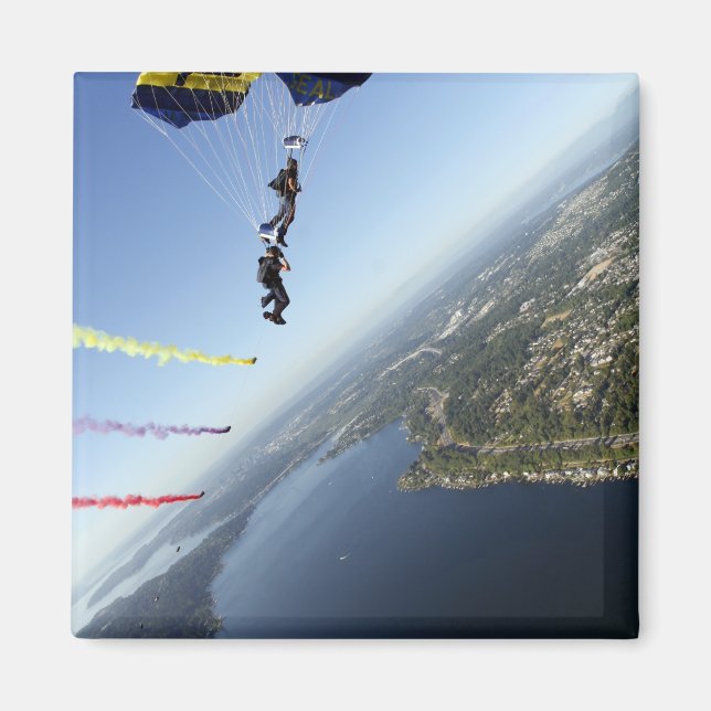 Mitglieder des US-Marine Parachute-Teams Magnet (Vorne)