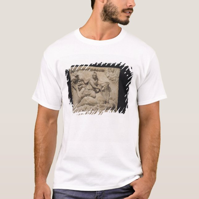 Mithras, das den Stier, 2.-. Jahrhundert opfert T-Shirt (Vorderseite)