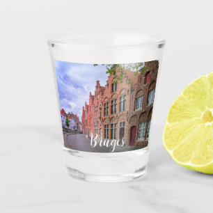Mittelalterliche bunte Ziegelhäuser in Brügge, Bel Schnapsglas