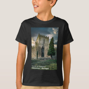 Mittelalterliche Burg von Guimaraes, Portugal. T-Shirt