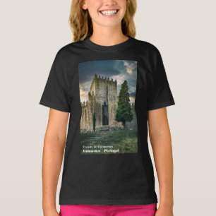 Mittelalterliche Burg von Guimaraes, Portugal. T-Shirt