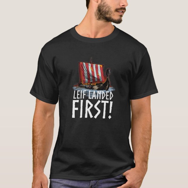 Mittelalterliche Geschichte - Leif Landung zuerst  T-Shirt (Vorderseite)