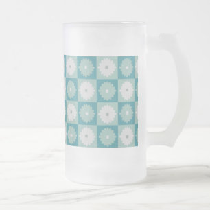 Mittelalterliche moderne geometrische Blume Mattie Mattglas Bierglas