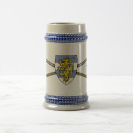 Mittelalterliche Poleaxe und Schild Bierglas