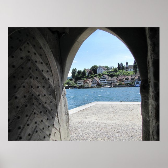 Mittelalterliche Tür zum Fluss Poster (Vorne)