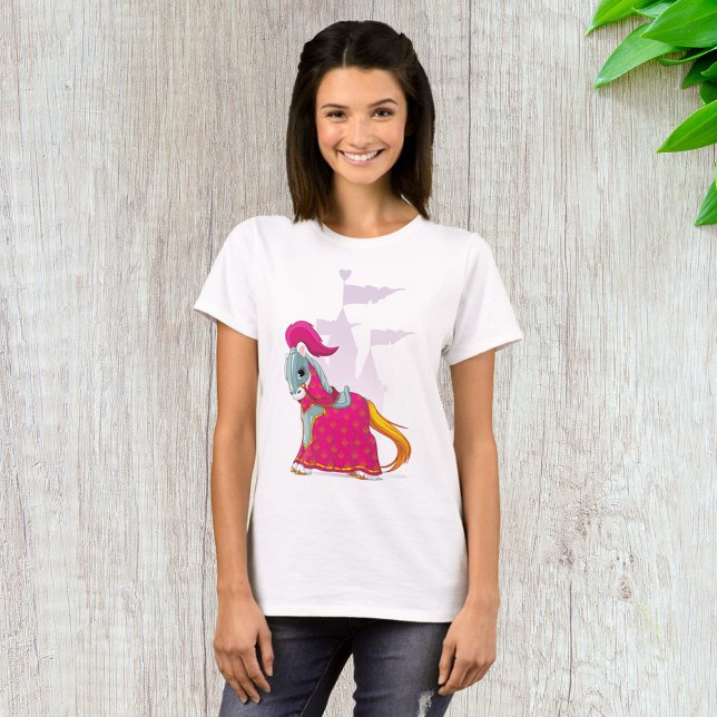 Mittelalterliches Ritterpferd in Armor Fantasie T-Shirt (Von Creator hochgeladen)