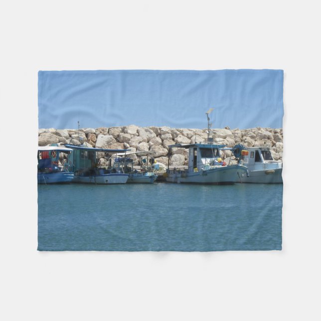 Mittelmeer-Fischerboote in Blaumeer-Design Fleecedecke (Vorderseite (Horizontal))
