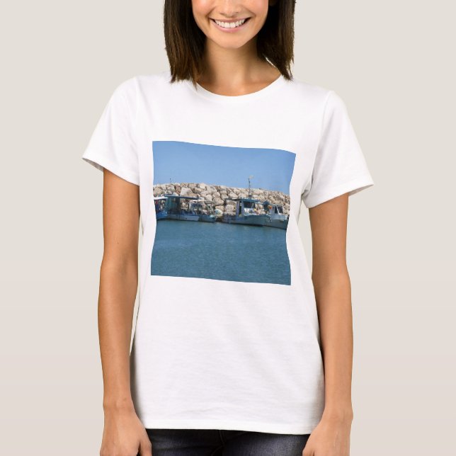 Mittelmeer-Fischerboote in Blaumeer-Design T-Shirt (Vorderseite)