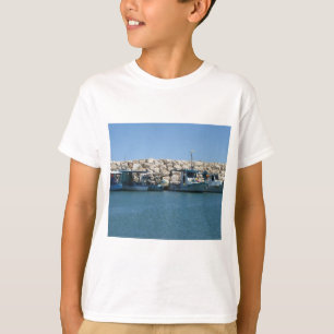 Mittelmeer-Fischerboote in Blaumeer-Design T-Shirt