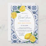 Mittelmeer-Zitrusfrüchte-Zitrusfrüchte-Brautparty Einladung<br><div class="desc">Feiern Sie Liebe und Freude mit unserer exquisiten mediterranen blauen Tile Citrus Lemon Bridal Dusche Einladung. Inspiriert von den malerischen Landschaften des Mittelmeers, verbindet diese Einladung wunderbar die lebhaften Farbtöne der blauen Fliesen mit dem zarten Charme der frischen Zitronen. Die mit Liebe zum Detail gestaltete Einladung zeigt ein atemberaubendes Zitrusmuster,...</div>