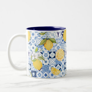 Mittelmeerblaue Majolika und Zitrone  Zweifarbige Tasse