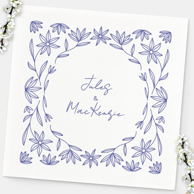 Mittelmeerblaue Wildblumenhochzeit Serviette (Modern Mediterranean blue white floral line art wedding couple names party paper napkins)