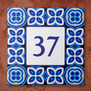 Mittelmeerweißes und blaues Hausnummernschild Fliese