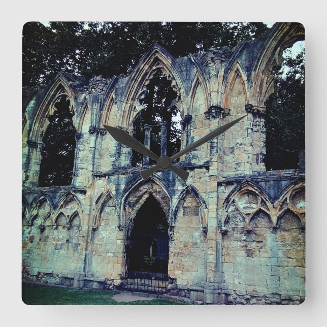 Mitten in der Ruine Quadratische Wanduhr (Vorderseite)