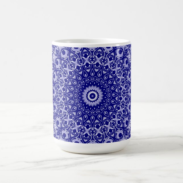 Mitternacht Blau und Weiß Mandala Muster Kaffeetasse (Mittel)
