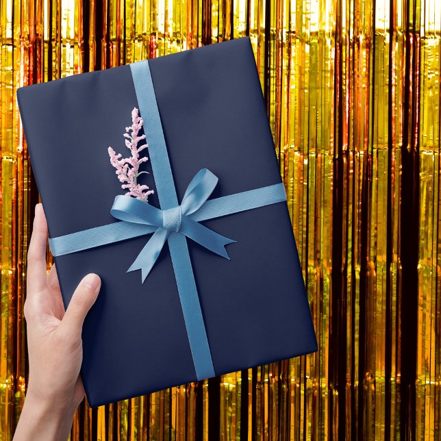 Mitternacht Navy Blue Solid Color Geschenkpapier (Von Creator hochgeladen)
