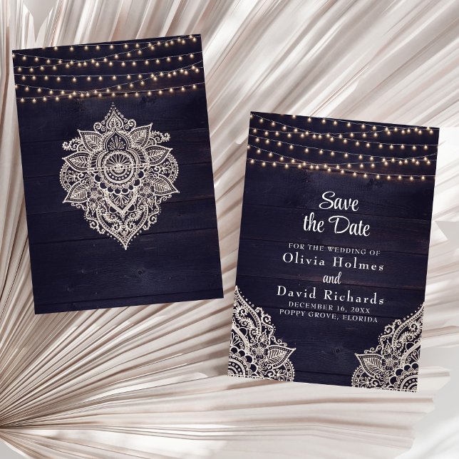 Mitternachtsblau - rustikales String Light Save th Einladung (Midnight Blue Rustic String Light Save the Date Invitation on a sunny white dry palm leaf.)