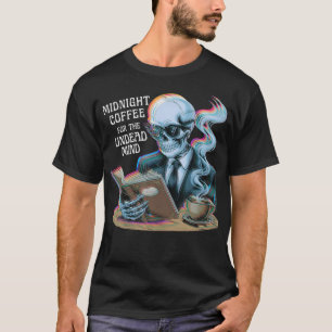 Mitternachtskaffee Untoter Geist Skelett liest Buc T-Shirt