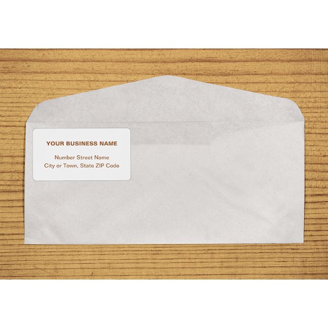 Mittlere Auslieferung von Schlichtem Text in braun (Center aligned brown plain text business shipping label on envelope)