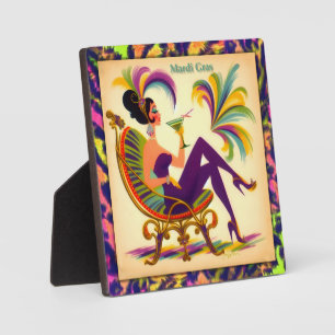 Mittsiebziger Mardi Gras Frau mit einem Martini Fotoplatte