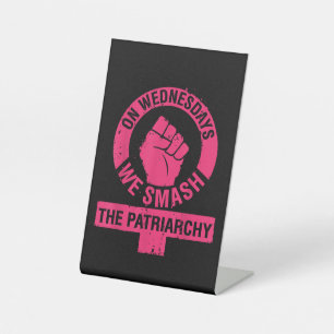 Mittwochs zerschlagen wir das Patriarchat Frauenre Sockelschild