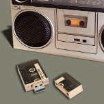 Mix Tape Personalisiert Black Holz USB Stick<br><div class="desc">Personalisieren Sie dieses coole benutzerdefinierte USB-Laufwerk. Setze deinen Namen darauf,  um es zu einem eigenen Mixtape zu machen,  oder vielleicht deinen Lieblings-Swingsounds oder 80er Kollektion oder Rockhymnen. Enthält Ihre MP3s und dergleichen. Es sieht aus wie ein Kassettenband,  aber es ist ein USB-Stick,  wie Retro.</div>
