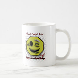 MIXED MARTIAL ARTS Lächeln, hat einen schönen Tasse