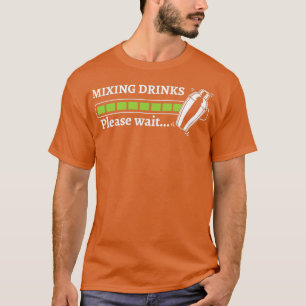 Mixing Drinks Bitte warten Barkeeper Barkeeper T-Shirt