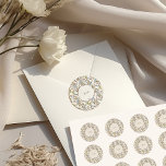 Mled Royal Viktorianisch Elegante Blumenhochzeit Runder Aufkleber<br><div class="desc">Treten Sie ein in die Zeit mit unseren Royal Viktorianisch Wedding Stickers. Dieser Aufkleber, der mit viel Liebe zum Detail gestaltet wurde und die für die Viktorianische Ära charakteristischen Pflanzen, Blumen und Motive berücksichtigt, ermöglicht es Ihnen, Ihre Initialen zu personalisieren. Während der Viktorianischen Epoche waren Hochzeiten mehr als nur Zeremonien;...</div>