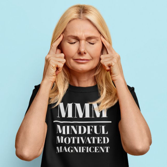 MMM- aufmerksam, motiviert, prächtig T-Shirt (Middle aged Caucasian woman wears a t-shirt that reads "MMM: Mindful, Motivated, Magnificent")