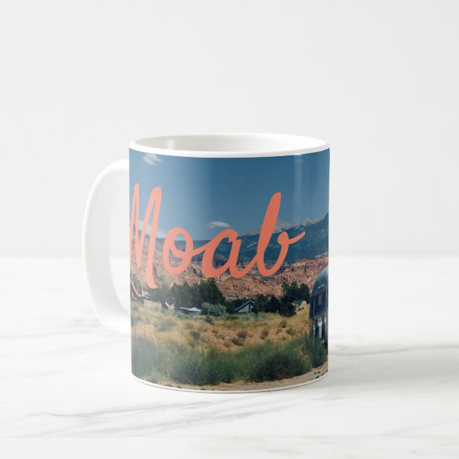 Moab Utah Trailer in der Wüste Tasse (Vorderseite Links)