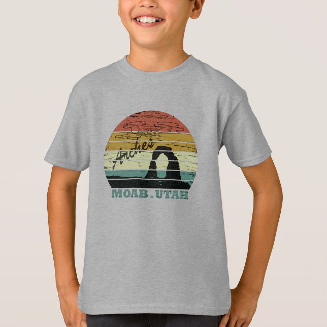 Moab Utah Vintager Sonnenuntergang Arches National T-Shirt (Vorderseite)